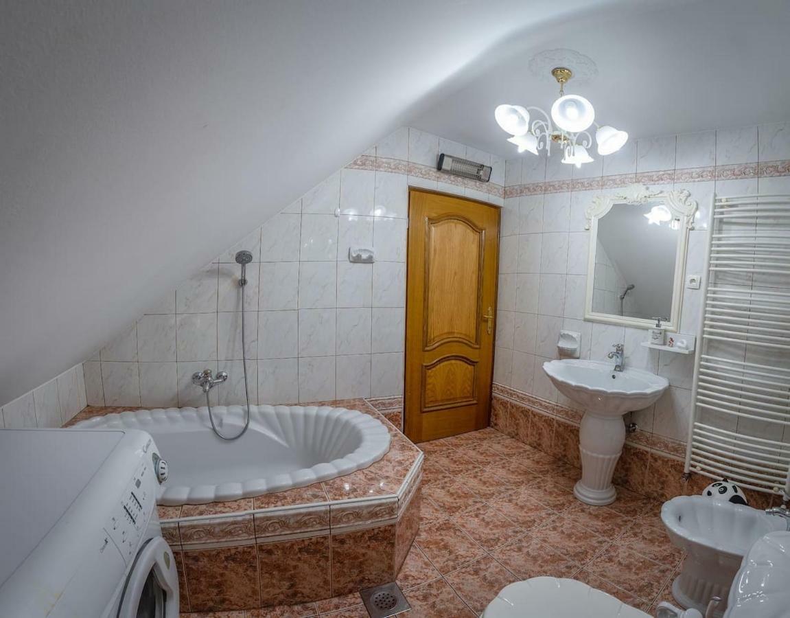 Apartma Ajda Komenda Exterior foto
