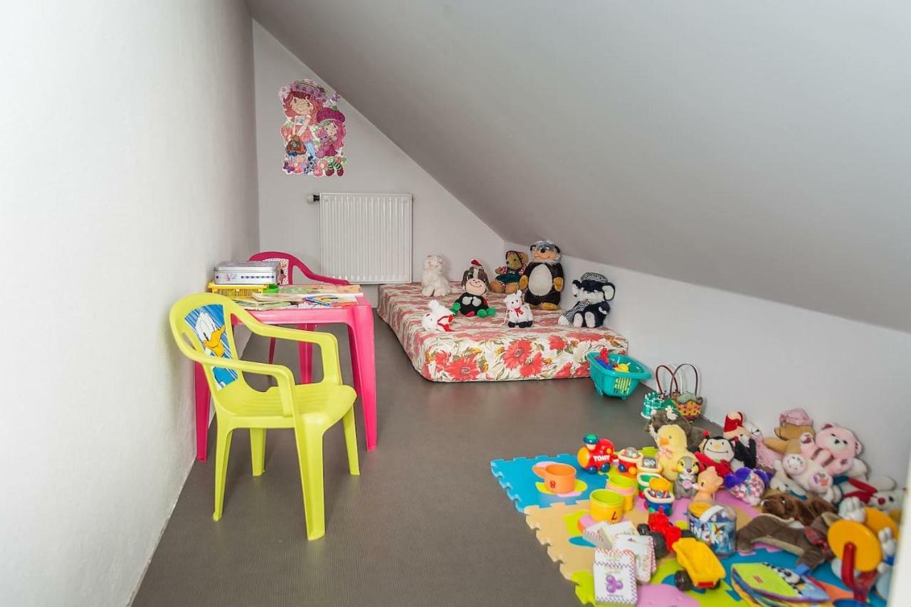 Apartma Ajda Komenda Exterior foto